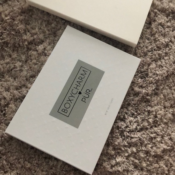 Brand new PUR x body charm palette - Picture 3 of 5